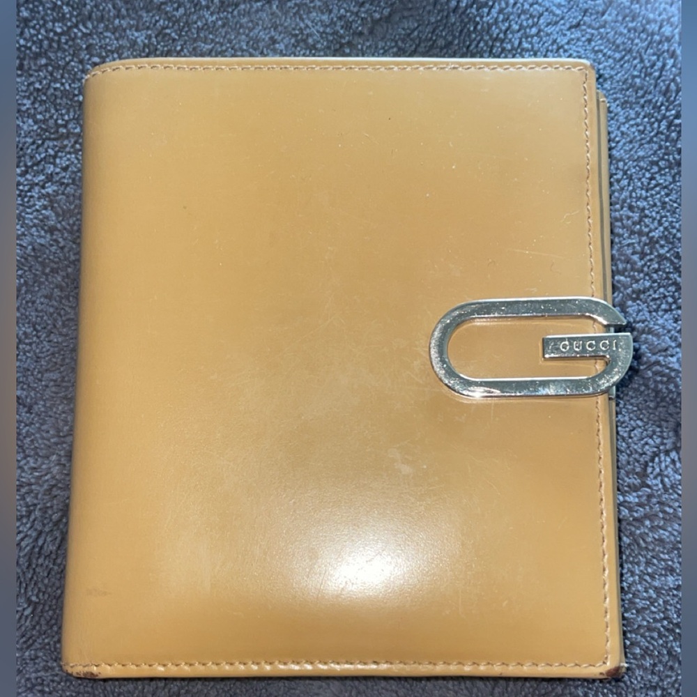Gucci Beige Leather Wallet with Silver Clasp